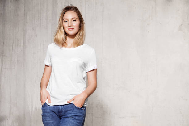 Elegant white outfit defying the post-Labour Day fashion rule